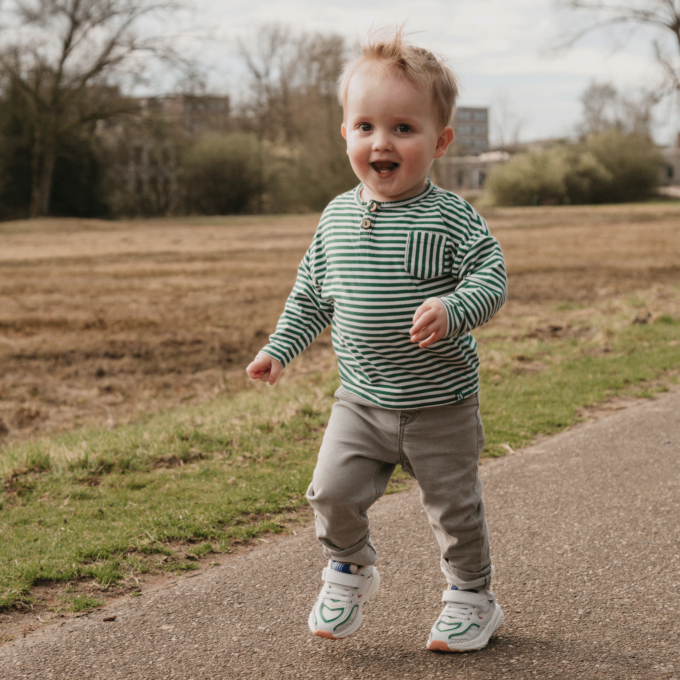 Shoesme sportief wit sneakertje met kleurrijke details