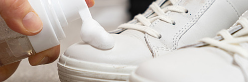 Witte schoenen schoonmaken